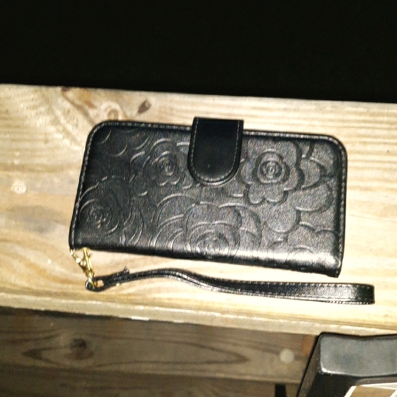 Leather cellphone wristlet